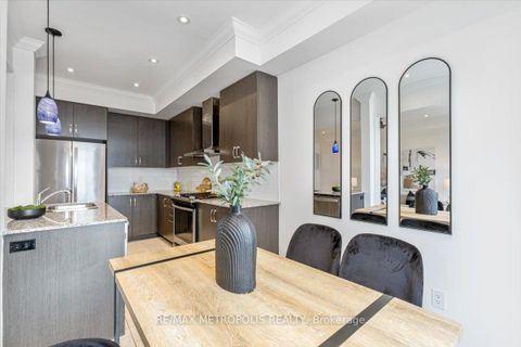 Photo 7 at 82 Dundonald Trail, Glenway Estates, Newmarket
