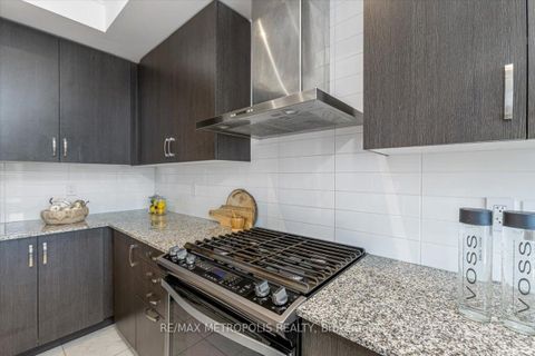 Photo 10 at 82 Dundonald Trail, Glenway Estates, Newmarket