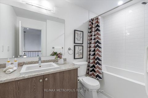 Photo 21 at 82 Dundonald Trail, Glenway Estates, Newmarket