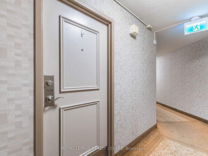 Photo 3 at 709 - 1320 Mississauga Valley Boulevard, Mississauga Valleys, Mississauga