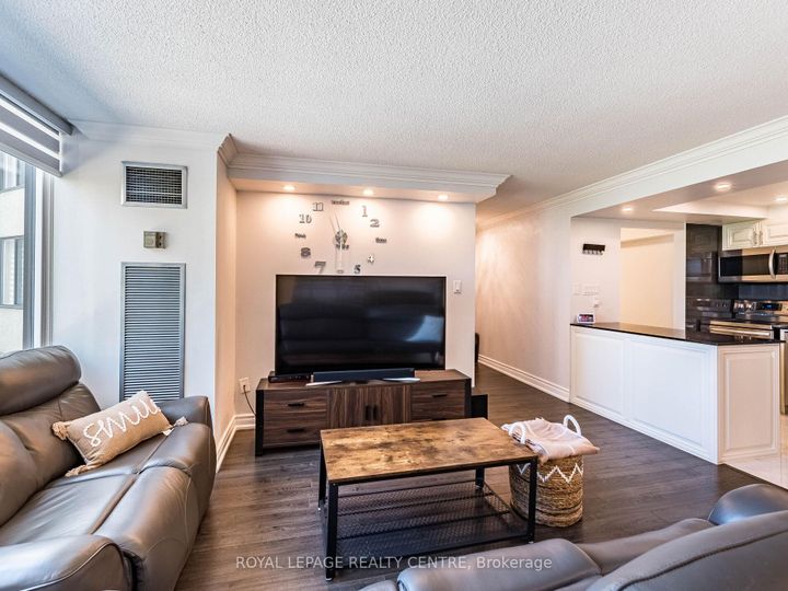 Photo 10 at 709 - 1320 Mississauga Valley Boulevard, Mississauga Valleys, Mississauga