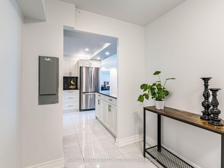Photo 28 at 709 - 1320 Mississauga Valley Boulevard, Mississauga Valleys, Mississauga