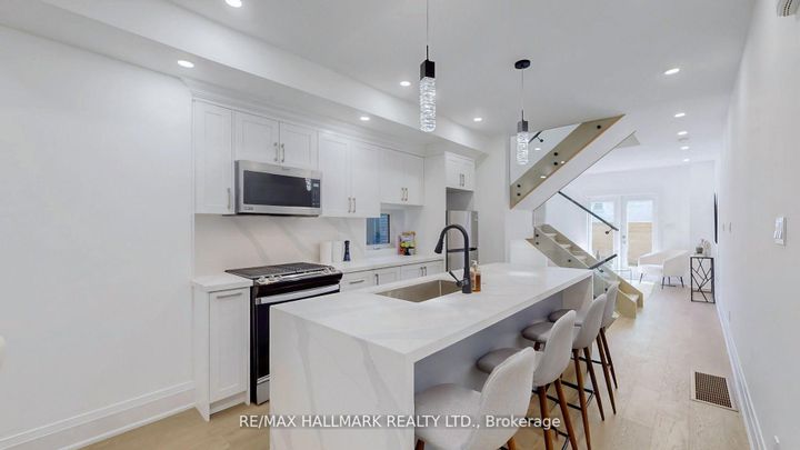 Photo 3 at 755 Manning Avenue, Annex, Toronto