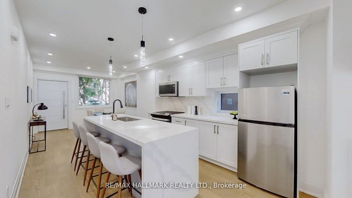 Photo 5 at 755 Manning Avenue, Annex, Toronto