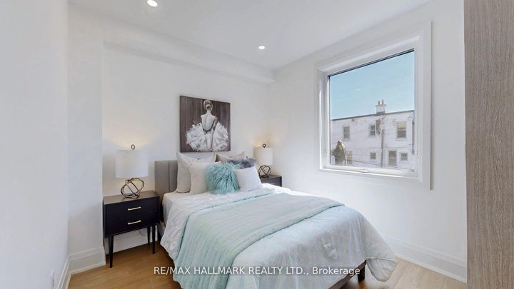 Photo 10 at 755 Manning Avenue, Annex, Toronto