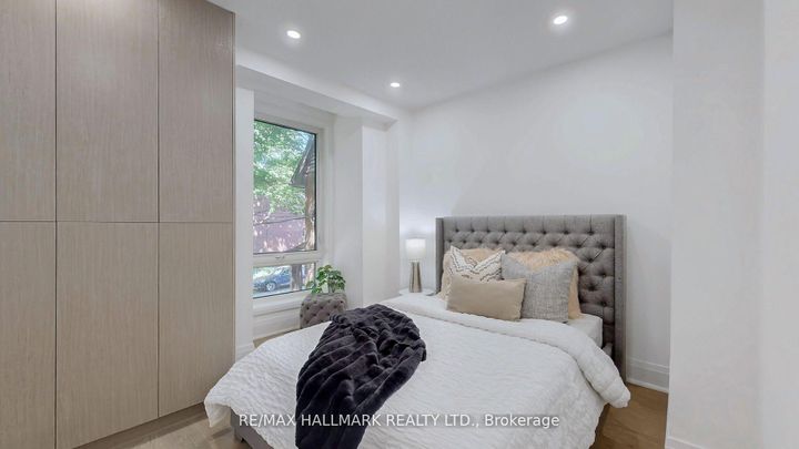 Photo 12 at 755 Manning Avenue, Annex, Toronto