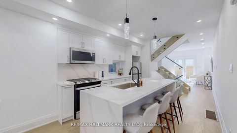 Photo 3 at 755 Manning Avenue, Annex, Toronto