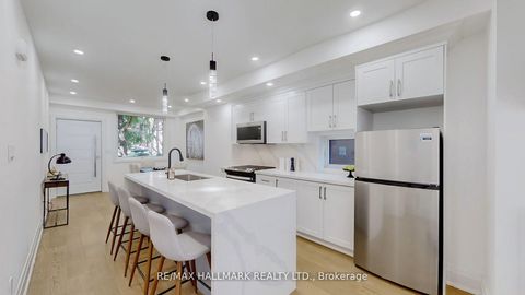 Photo 5 at 755 Manning Avenue, Annex, Toronto
