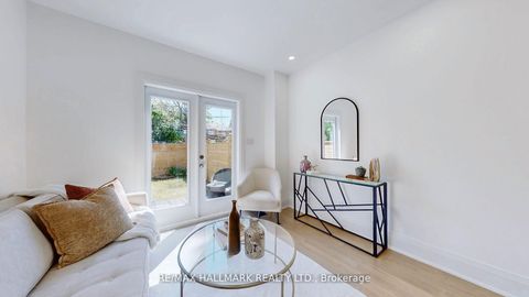 Photo 8 at 755 Manning Avenue, Annex, Toronto