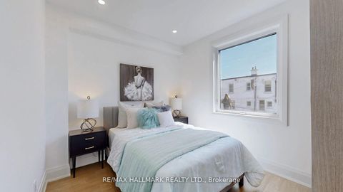 Photo 10 at 755 Manning Avenue, Annex, Toronto