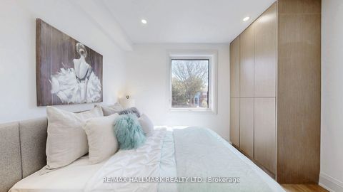 Photo 11 at 755 Manning Avenue, Annex, Toronto