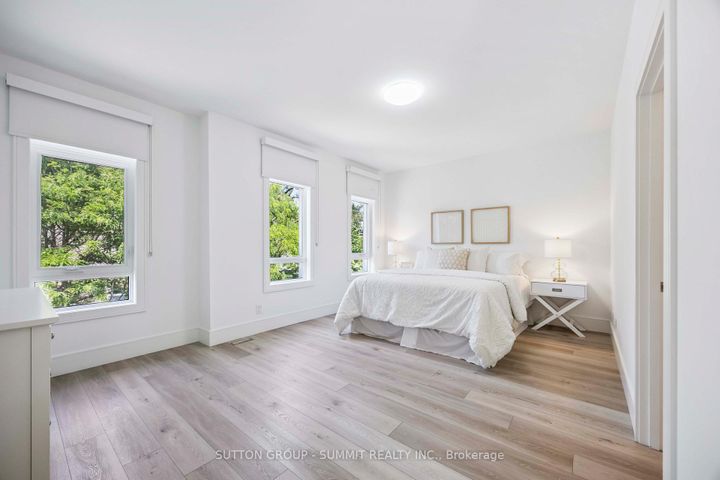 Photo 32 at 127 Munro Boulevard, Windfields, Toronto