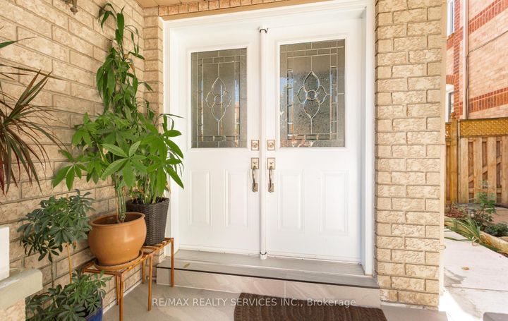 Photo 3 at 3912 Zenith Court, Lisgar, Mississauga