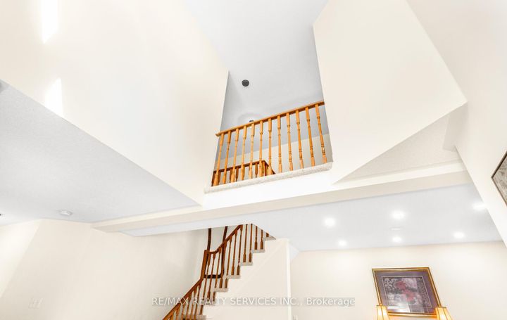 Photo 9 at 3912 Zenith Court, Lisgar, Mississauga