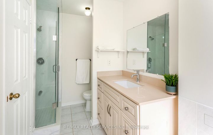 Photo 24 at 3912 Zenith Court, Lisgar, Mississauga