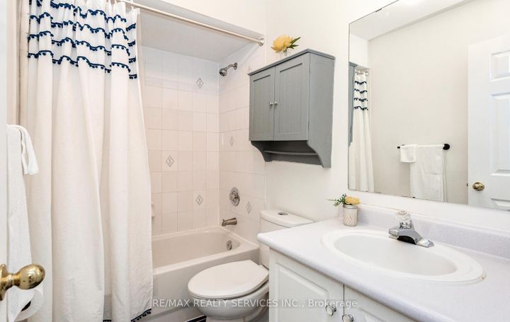 Photo 27 at 3912 Zenith Court, Lisgar, Mississauga