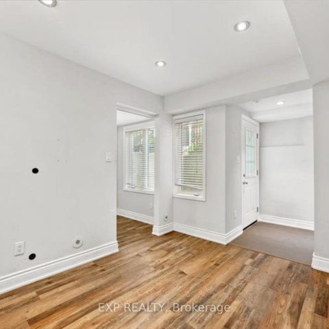 Photo 3 at Th725 - 10 Laidlaw Street, South Parkdale, Toronto