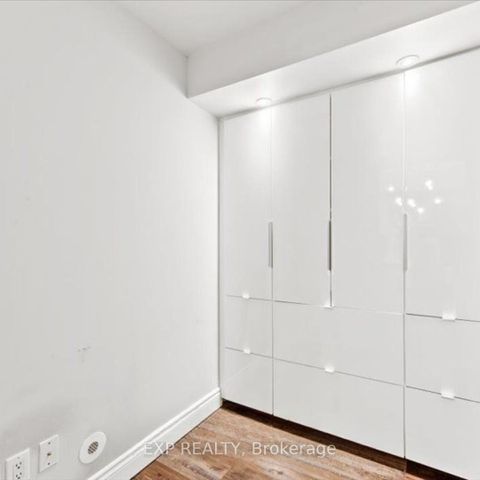 Photo 10 at Th725 - 10 Laidlaw Street, South Parkdale, Toronto