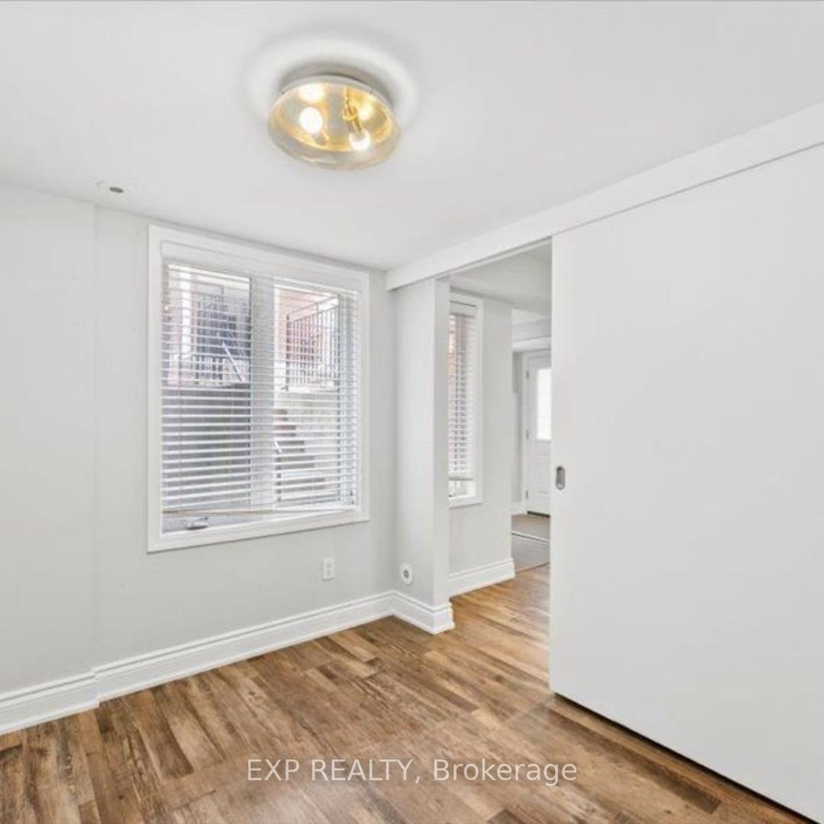 Photo 9 at Th725 - 10 Laidlaw Street, South Parkdale, Toronto Photo 9 at Th725 - 10 Laidlaw Street, South Parkdale, Toronto