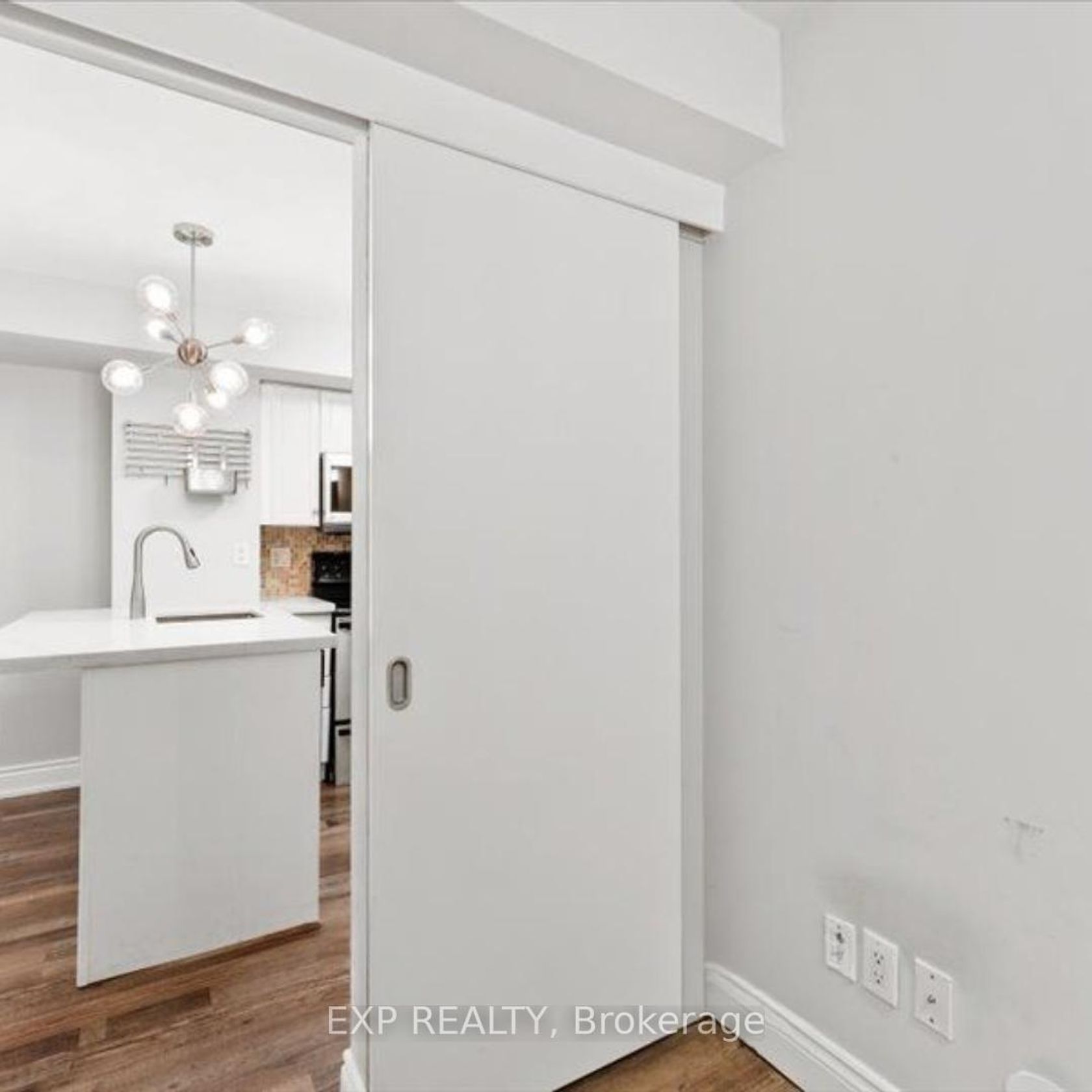 Photo 11 at Th725 - 10 Laidlaw Street, South Parkdale, Toronto Photo 11 at Th725 - 10 Laidlaw Street, South Parkdale, Toronto