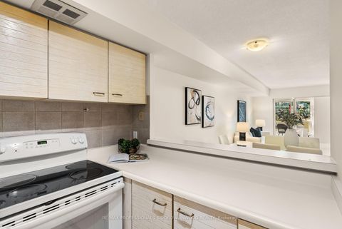 Photo 4 at 502 - 25 The Esplanade, Waterfront Communities C8, Toronto