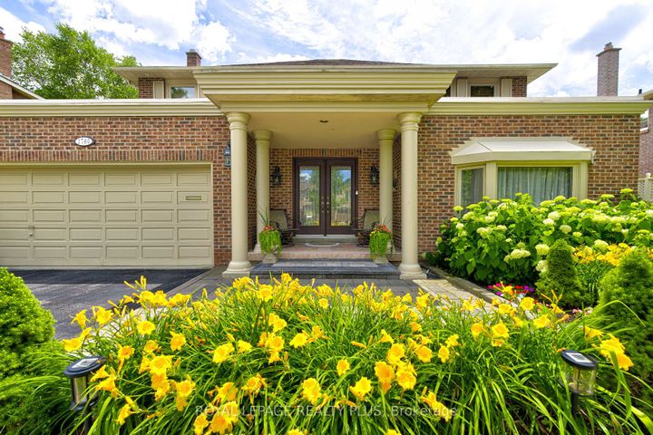 Photo 1 at 1760 Featherston Court, Erin Mills, Mississauga