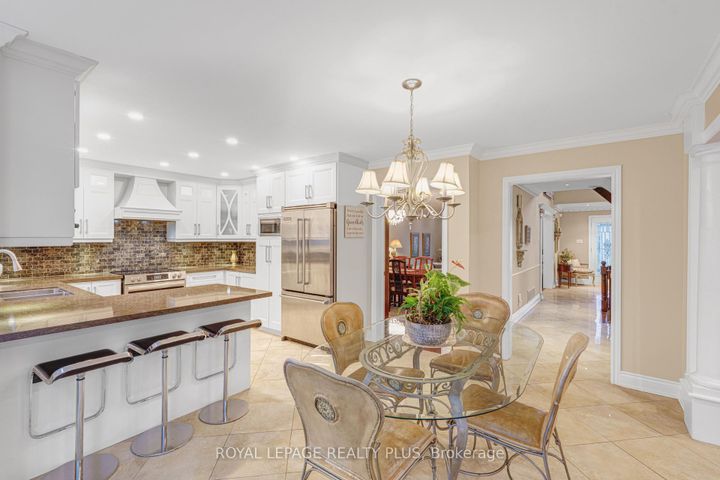 Photo 11 at 1760 Featherston Court, Erin Mills, Mississauga