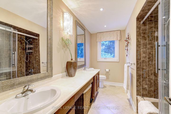 Photo 31 at 1760 Featherston Court, Erin Mills, Mississauga
