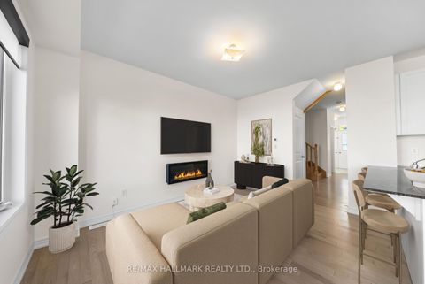 Photo 4 at 581 Barons Street, Kleinburg, Vaughan