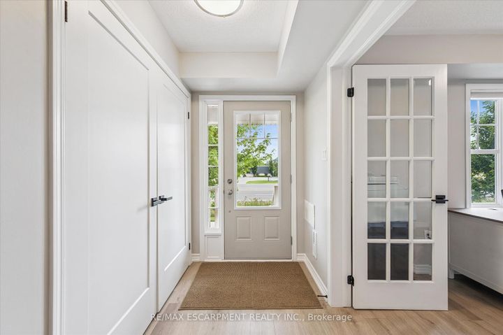 Photo 4 at 80 - 22 Spring Creek Drive, Waterdown, Hamilton