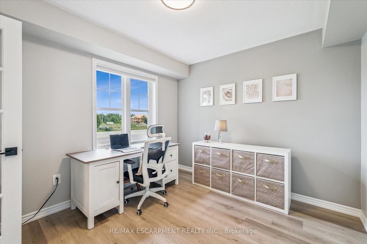 Photo 5 at 80 - 22 Spring Creek Drive, Waterdown, Hamilton