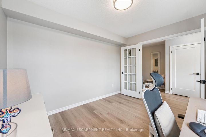 Photo 6 at 80 - 22 Spring Creek Drive, Waterdown, Hamilton