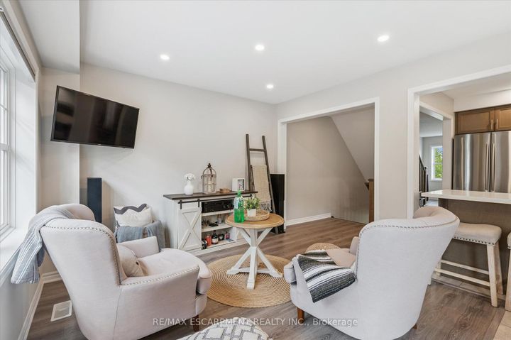 Photo 9 at 80 - 22 Spring Creek Drive, Waterdown, Hamilton