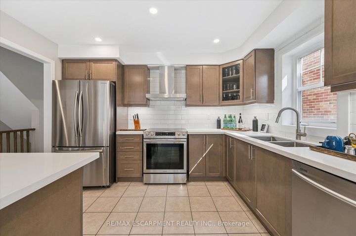 Photo 12 at 80 - 22 Spring Creek Drive, Waterdown, Hamilton