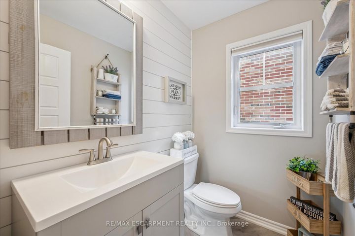 Photo 21 at 80 - 22 Spring Creek Drive, Waterdown, Hamilton