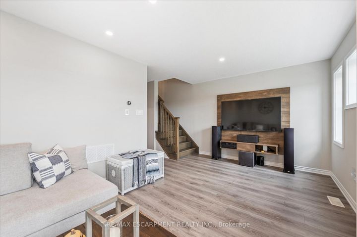 Photo 23 at 80 - 22 Spring Creek Drive, Waterdown, Hamilton