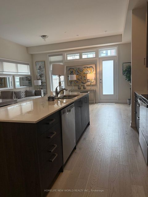 Photo 1 at 20 Credit Lane, Jefferson, Richmond Hill