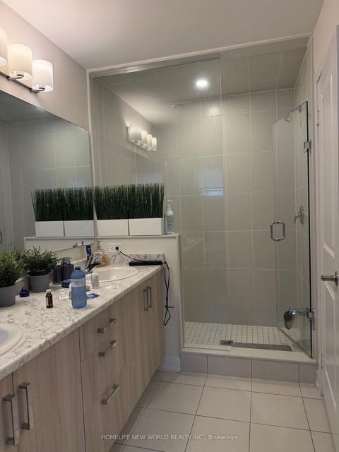 Photo 6 at 20 Credit Lane, Jefferson, Richmond Hill