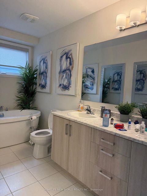 Photo 8 at 20 Credit Lane, Jefferson, Richmond Hill