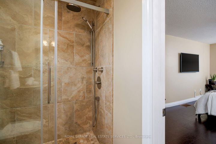 Photo 23 at 1559 Stoneybrook Trail, GA Glen Abbey, Oakville