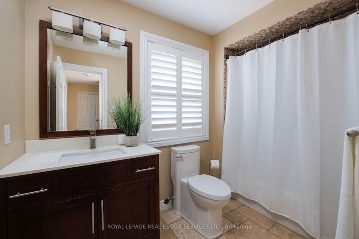 Photo 28 at 1559 Stoneybrook Trail, GA Glen Abbey, Oakville