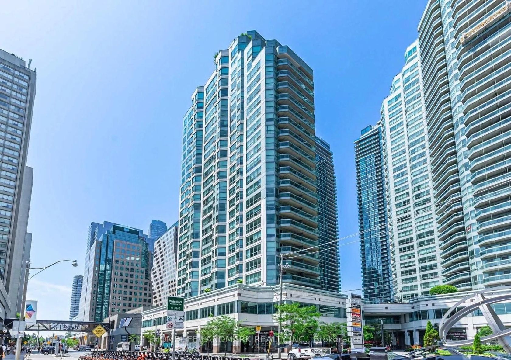 408 - 10 Queens Quay W, Waterfront Communities C1, Toronto by Loree Meneguzzi Real Estate 408 - 10 Queens Quay W, Waterfront Communities C1, Toronto