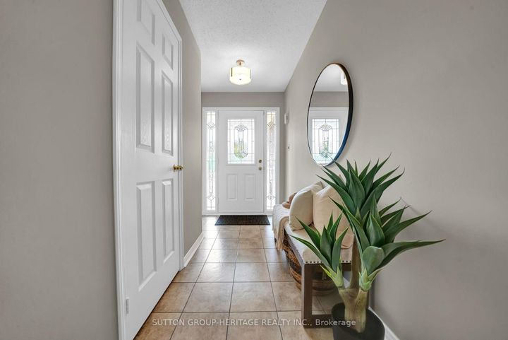 Photo 3 at 38 - 460 Woodmount Drive, Samac, Oshawa