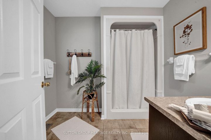 Photo 14 at 38 - 460 Woodmount Drive, Samac, Oshawa