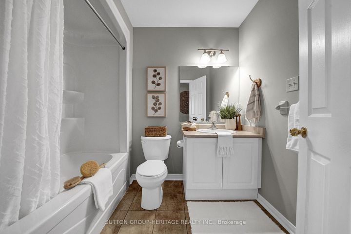 Photo 16 at 38 - 460 Woodmount Drive, Samac, Oshawa