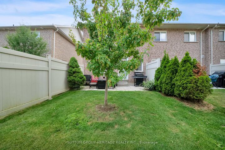 Photo 19 at 38 - 460 Woodmount Drive, Samac, Oshawa