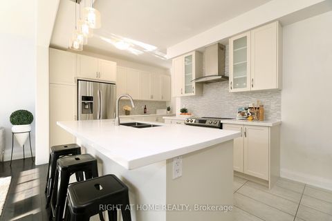 Photo 11 at 63 East's Corner Boulevard, Kleinburg, Vaughan