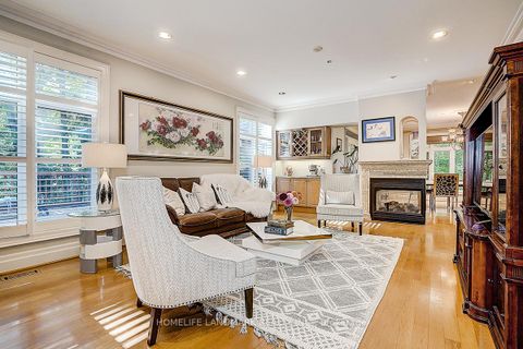Photo 11 at 86 Muzich Place, East Woodbridge, Vaughan