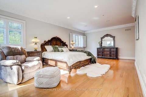 Photo 27 at 86 Muzich Place, East Woodbridge, Vaughan