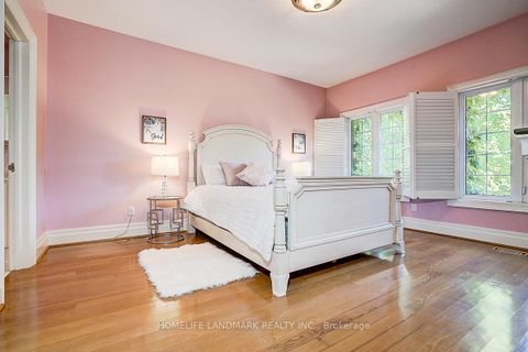 Photo 34 at 86 Muzich Place, East Woodbridge, Vaughan